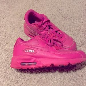 Nike sneakers for tween girl